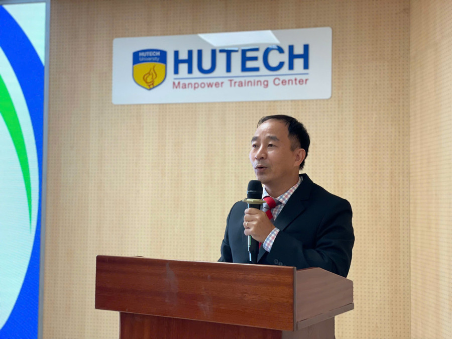 PGS.TS Nguyễn Hùng phát biểu tại hội thảo. Ảnh: Hà An.