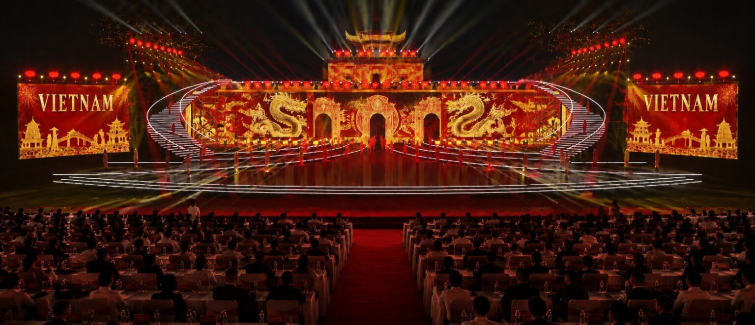 Phối cảnh sân khấu tại Hoàng thành Thăng Long. ht-1.jpg