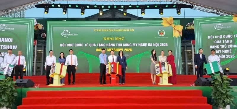 Các lãnh đạo, đại biểu thực hiện nghi thức khai mạc. 825327701-1605728541247019-3866262565536971173-n.jpg