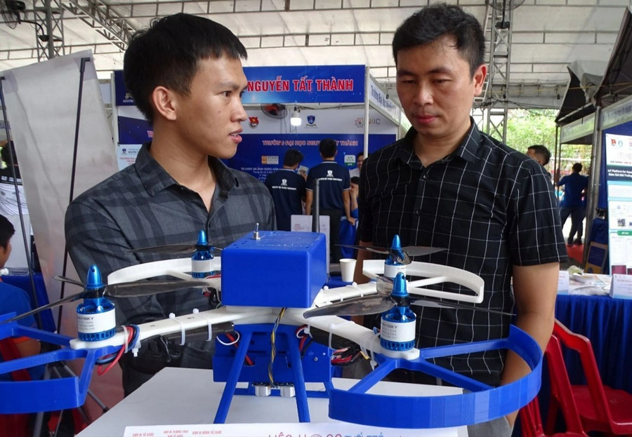 Thiết bị bay không người lái do sinh viên Trường Đại học Công nghệ Kỹ thuật TPHCM thiết kế. Ảnh: Hà An
